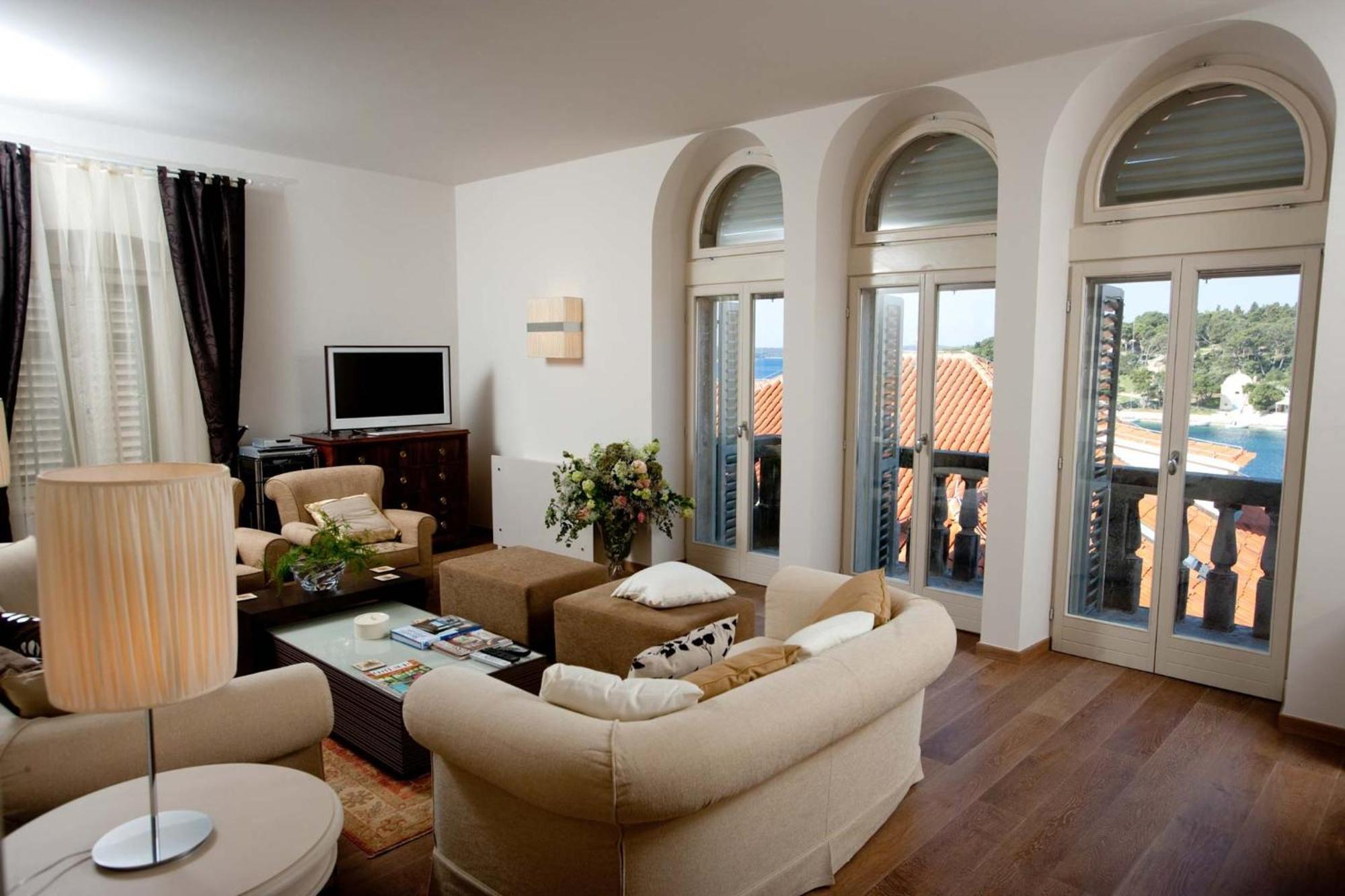 Hvar Royale - 5 Bedroom - Indoor Pool - Beautiful Heritage * Hvar Town